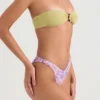 Fioletowy bikini z marszczonym dolem w kwiatowy wzór